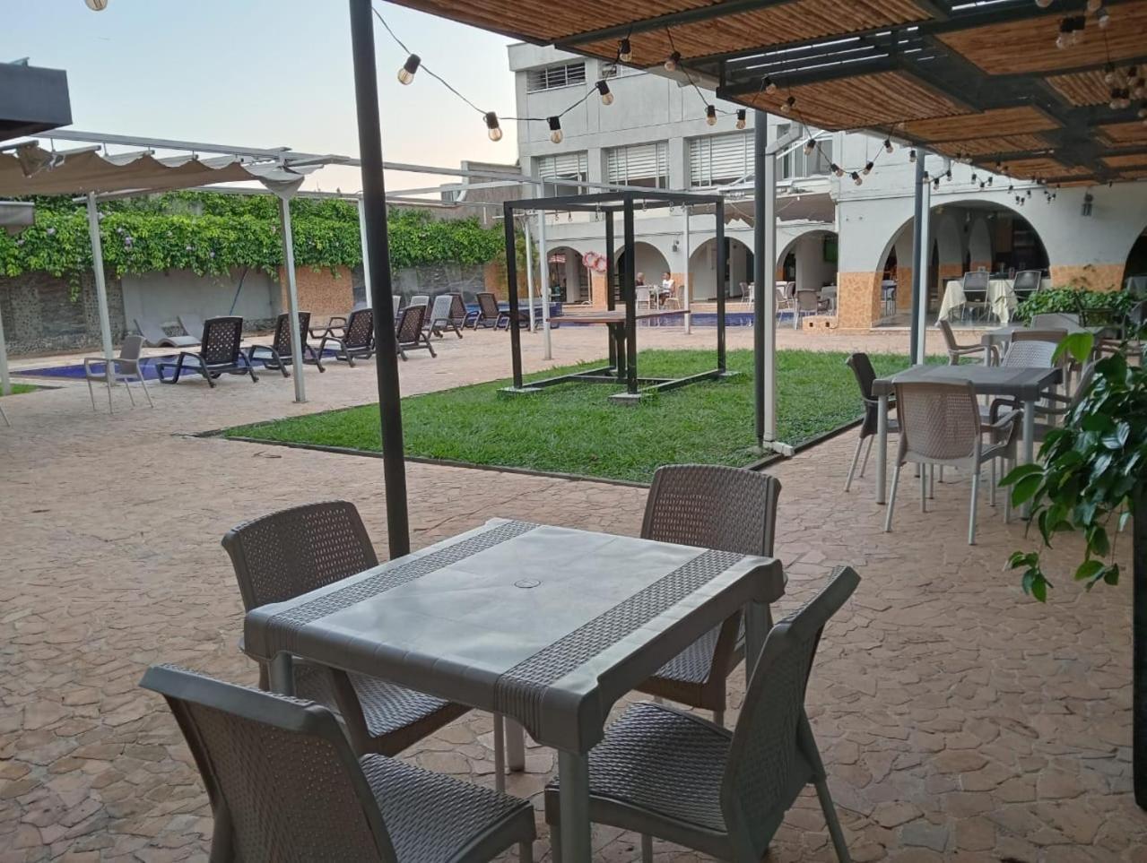 Hotel Don Gregorio Cartago Esterno foto
