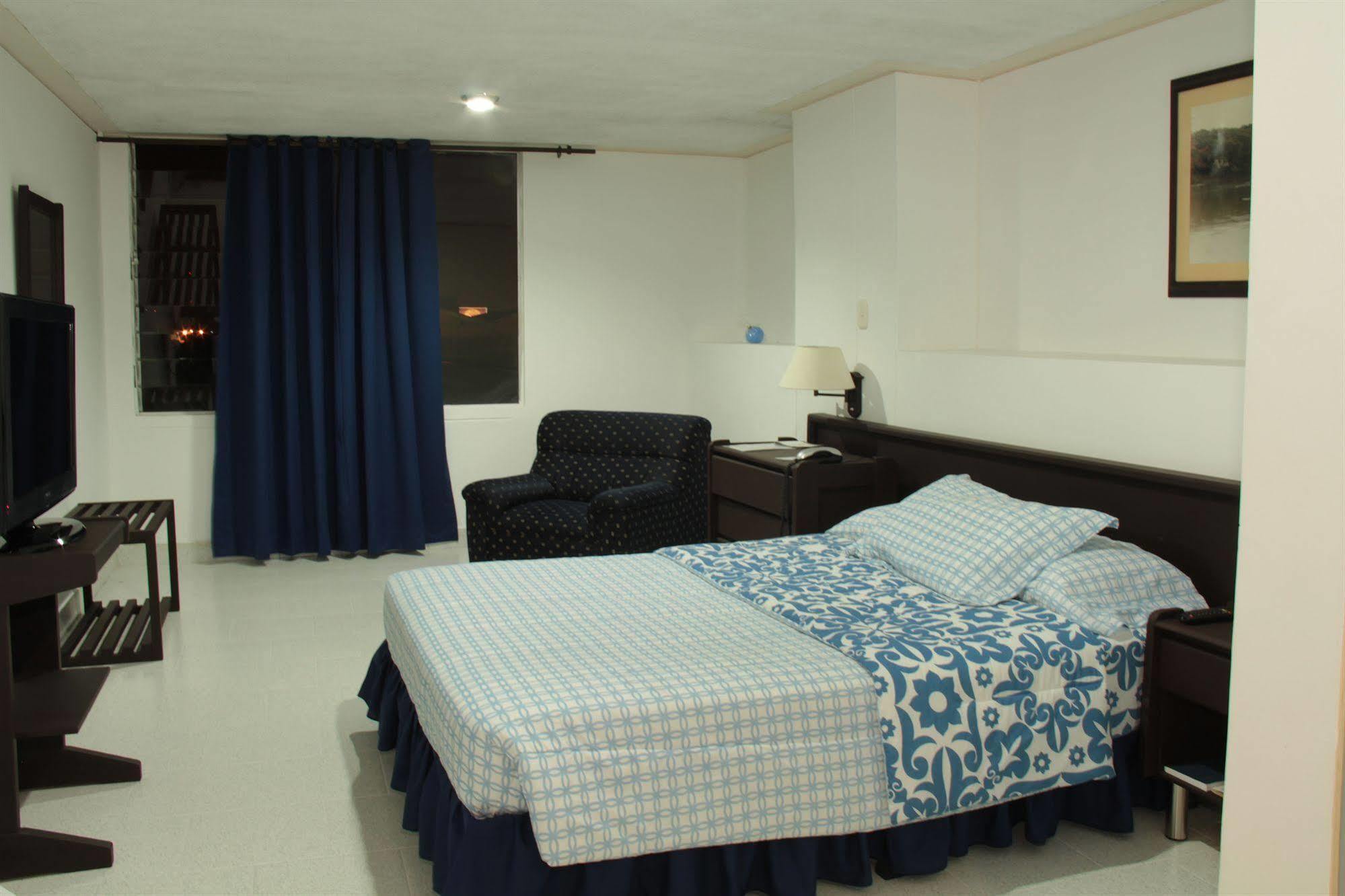 Hotel Don Gregorio Cartago Esterno foto